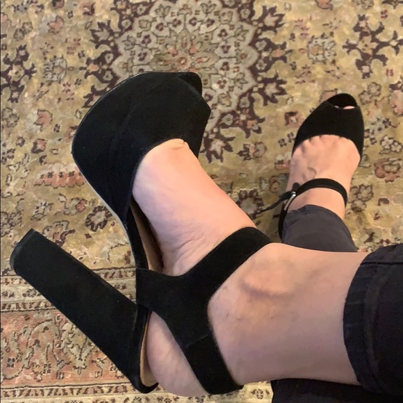 Steve Madden Shoes - Steve Madden Black Suede heels size 8